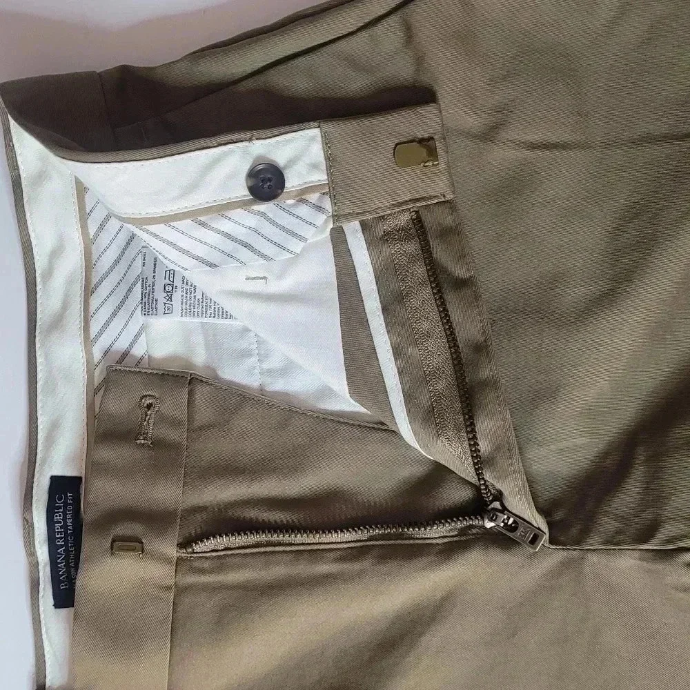 BANANA REPUBLIC Rapid Movement Chino Mason Athletic Tapered Fit (New)